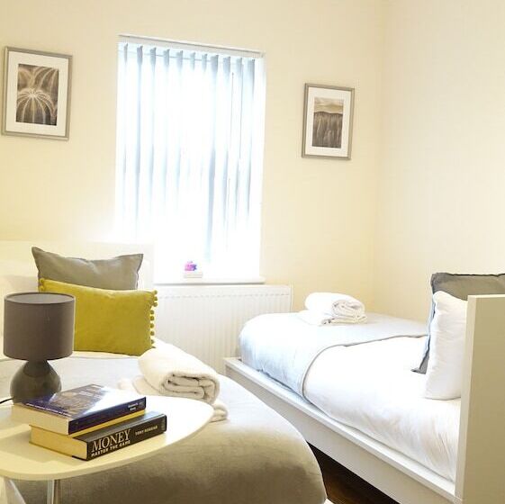 住所 Heathrow Ensuite Rooms