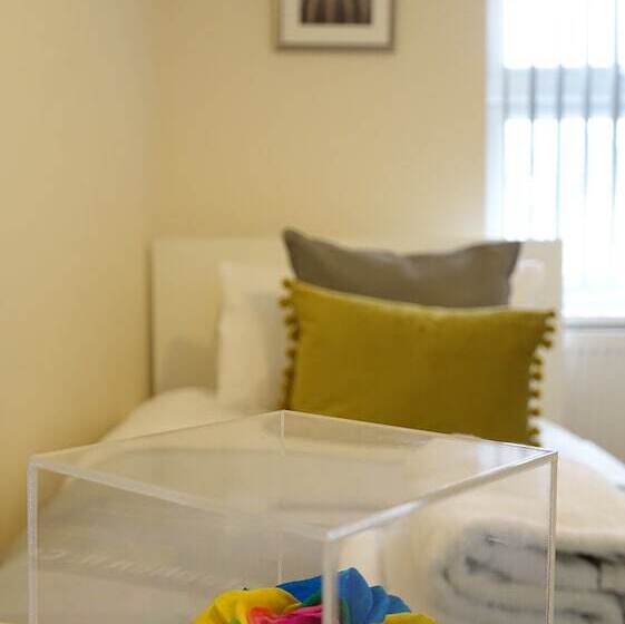 住所 Heathrow Ensuite Rooms