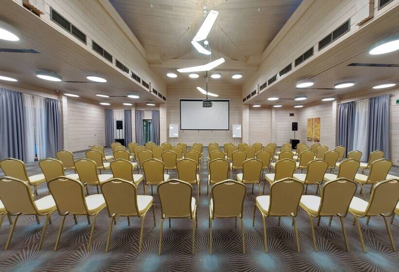 אתר נופש Eco Hotel Izumrudniy Les