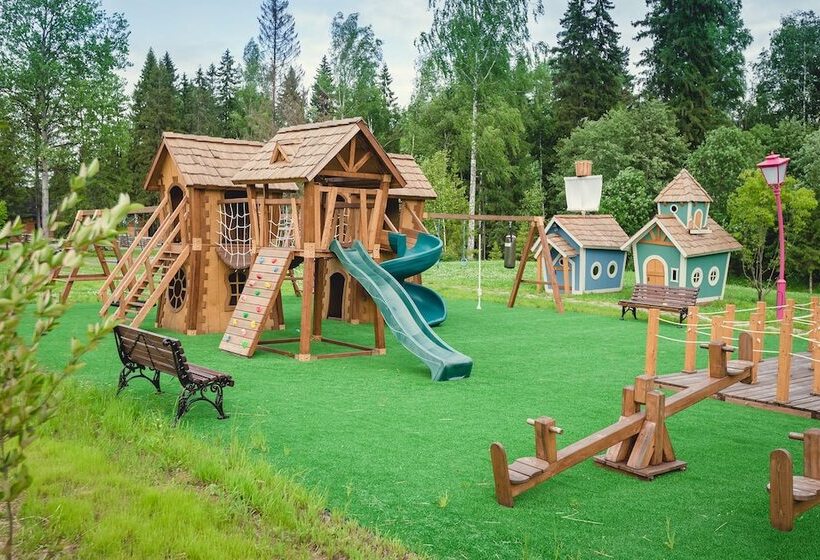 אתר נופש Eco Hotel Izumrudniy Les