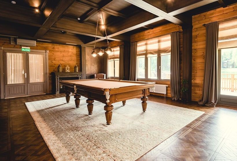 אתר נופש Eco Hotel Izumrudniy Les