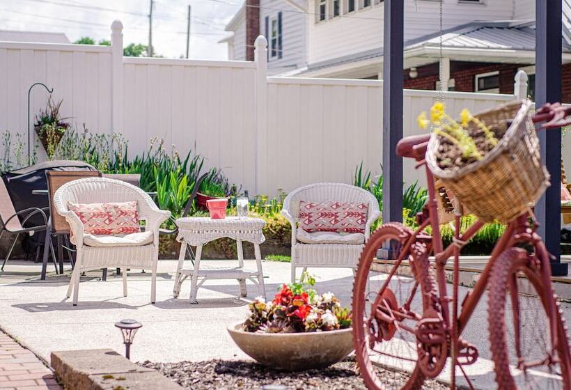 The Levi Deal Mansion Bed & Breakfast