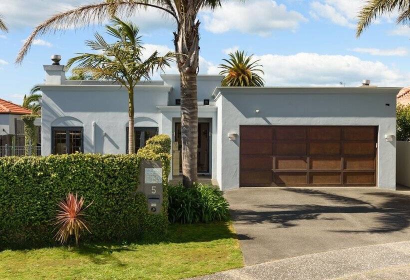 Tuscan Retreat Bed & Breakfast  Adults Only