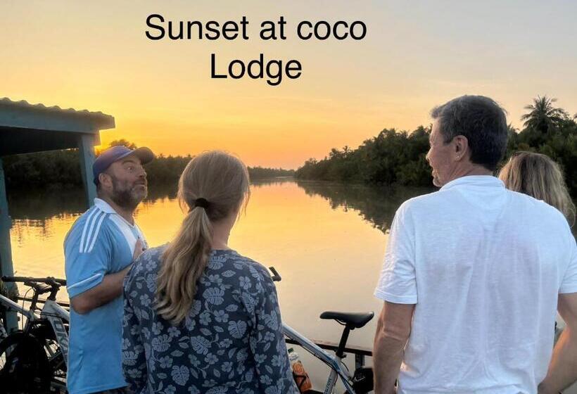 تختخواب و صبحانه Homestay Bentre Coco Lodge