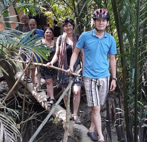 تختخواب و صبحانه Homestay Bentre Coco Lodge