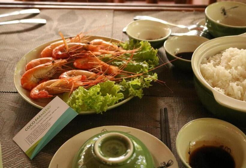 تختخواب و صبحانه Homestay Bentre Coco Lodge