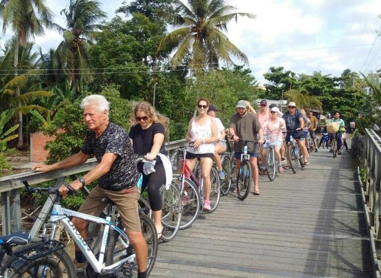 تختخواب و صبحانه Homestay Bentre Coco Lodge