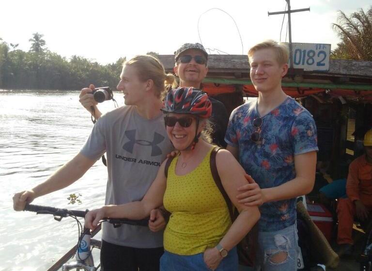 تختخواب و صبحانه Homestay Bentre Coco Lodge