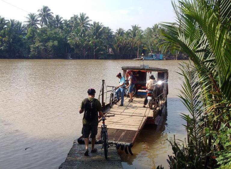 تختخواب و صبحانه Homestay Bentre Coco Lodge