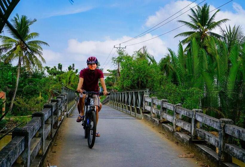 تختخواب و صبحانه Homestay Bentre Coco Lodge