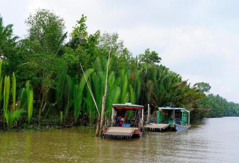 تختخواب و صبحانه Homestay Bentre Coco Lodge