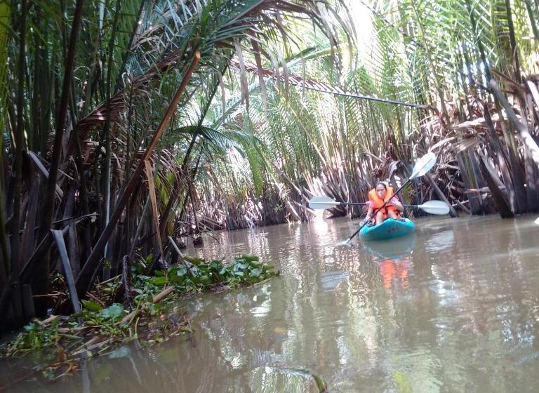 تختخواب و صبحانه Homestay Bentre Coco Lodge