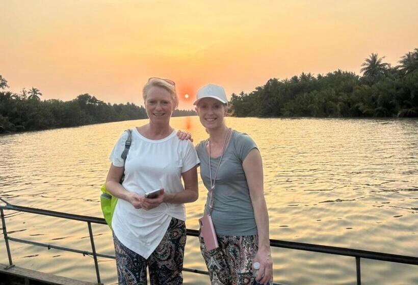 تختخواب و صبحانه Homestay Bentre Coco Lodge