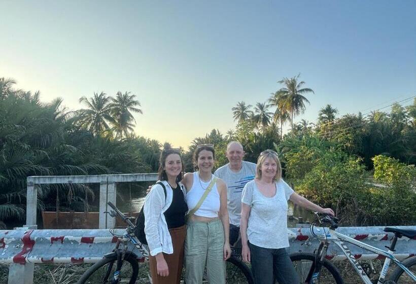 تختخواب و صبحانه Homestay Bentre Coco Lodge