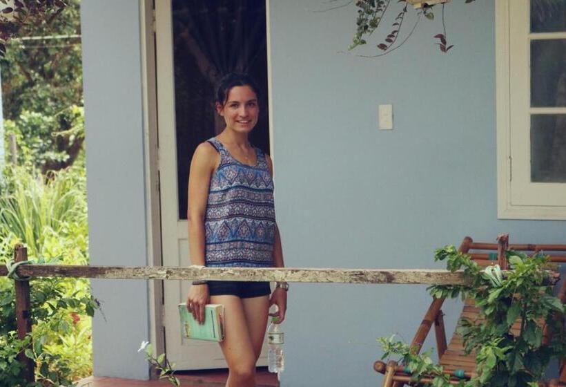 تختخواب و صبحانه Homestay Bentre Coco Lodge