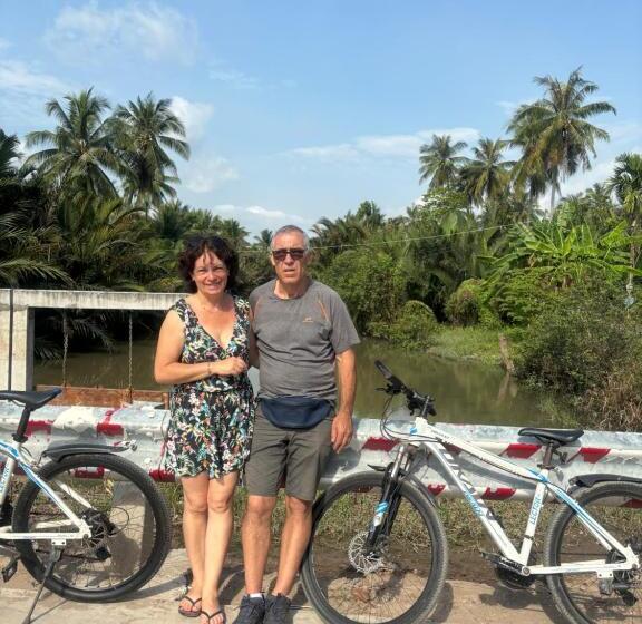 تختخواب و صبحانه Homestay Bentre Coco Lodge