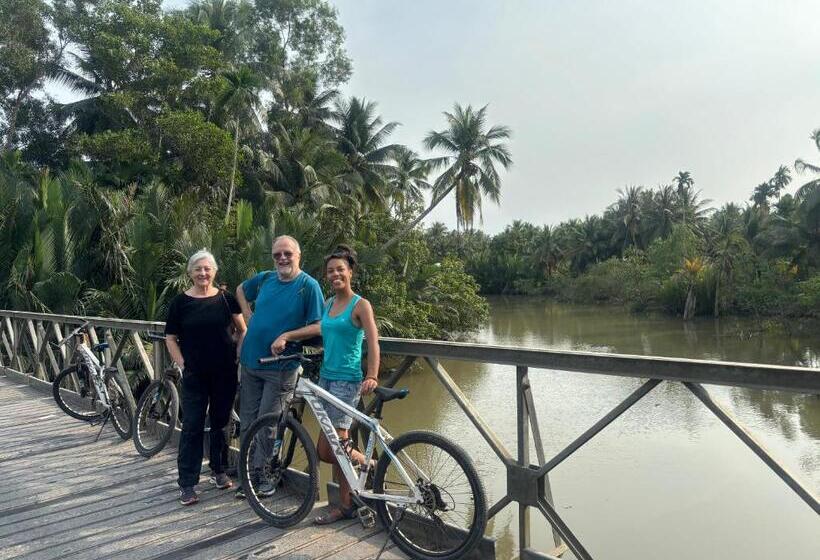 تختخواب و صبحانه Homestay Bentre Coco Lodge