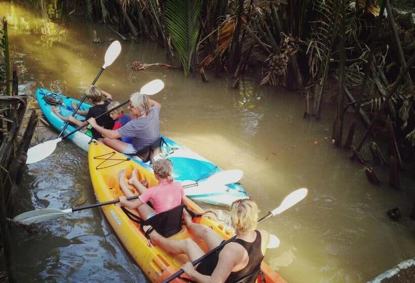 تختخواب و صبحانه Homestay Bentre Coco Lodge