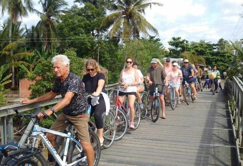 تختخواب و صبحانه Homestay Bentre Coco Lodge