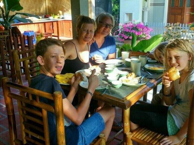 تختخواب و صبحانه Homestay Bentre Coco Lodge