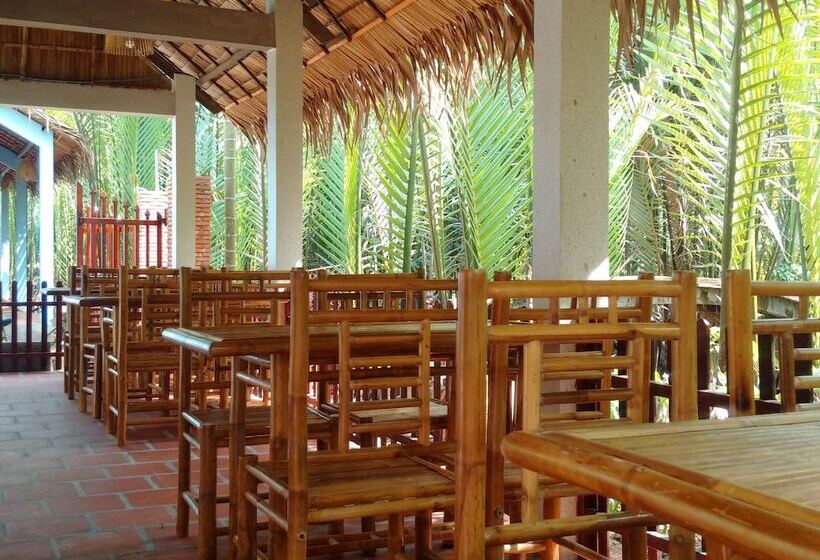 تختخواب و صبحانه Homestay Bentre Coco Lodge