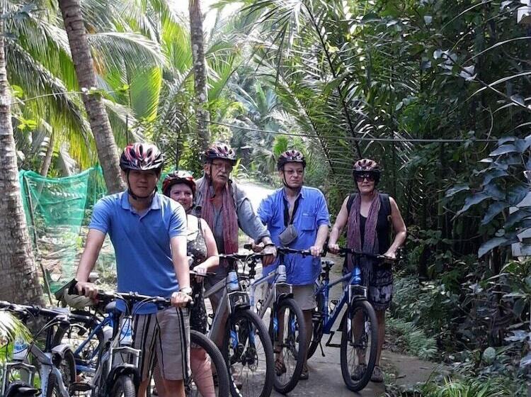 تختخواب و صبحانه Homestay Bentre Coco Lodge