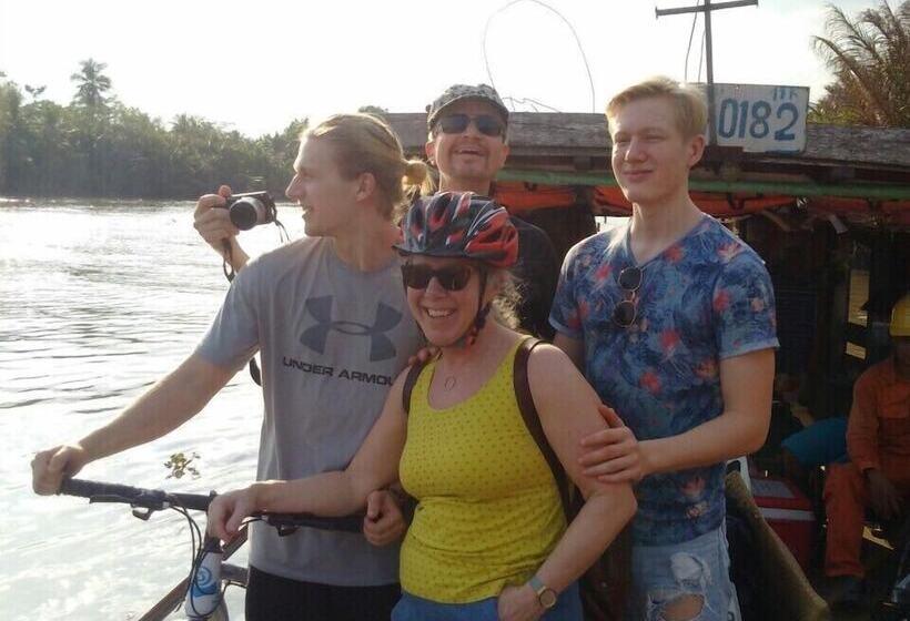 تختخواب و صبحانه Homestay Bentre Coco Lodge