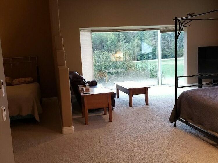 مبيت وإفطار Mill Creek Gardens