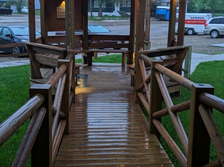 مبيت وإفطار Sagebrush Inn And Suites