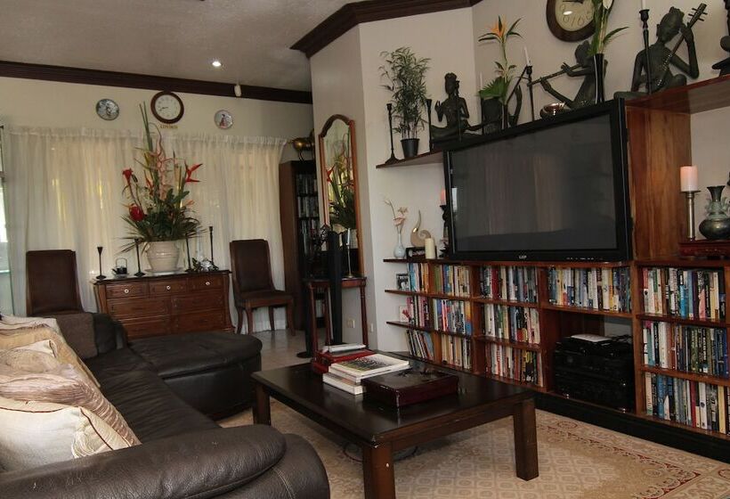 تختخواب و صبحانه The Wilsons  Shangrila