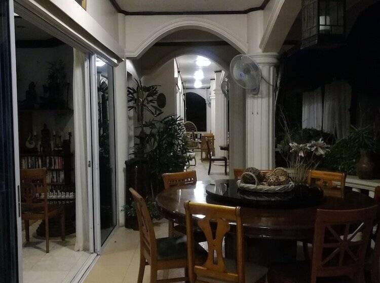 تختخواب و صبحانه The Wilsons  Shangrila