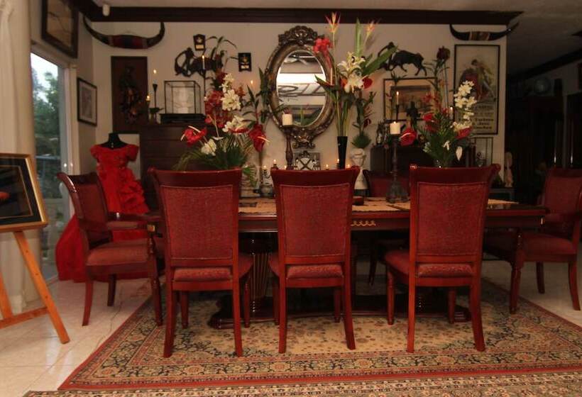 تختخواب و صبحانه The Wilsons  Shangrila