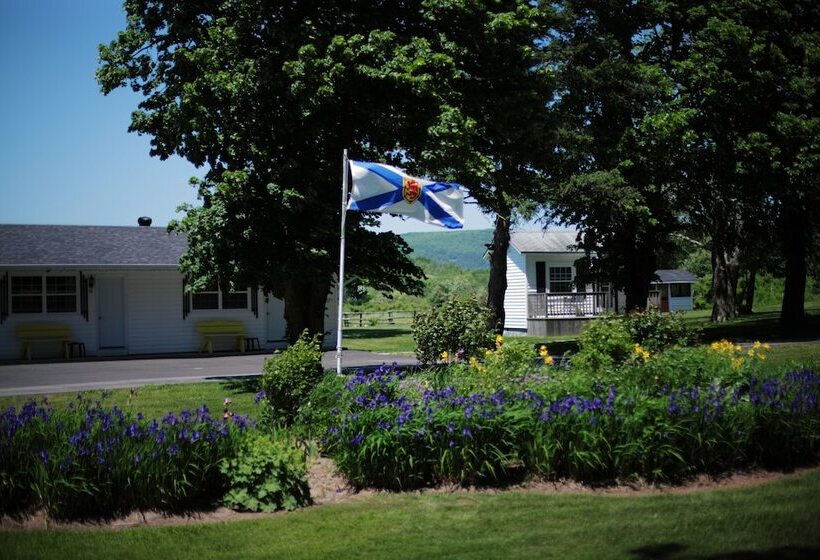 Carleton Inn & Cottages