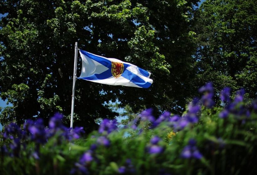 Carleton Inn & Cottages