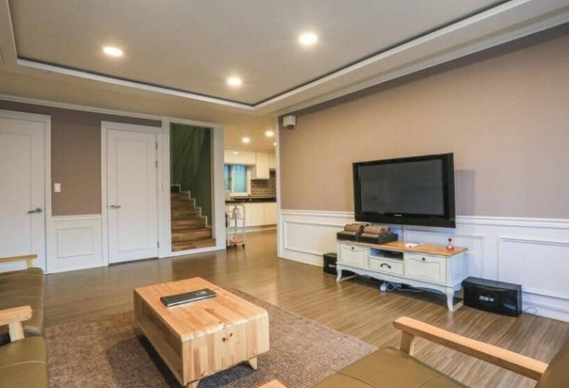 Cheongju Okhwayongsojelpyeong Pension