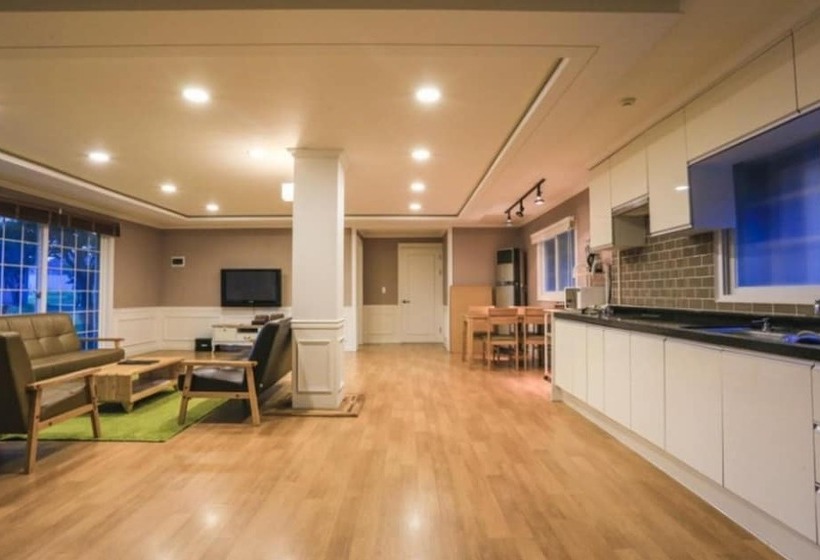 Cheongju Okhwayongsojelpyeong Pension