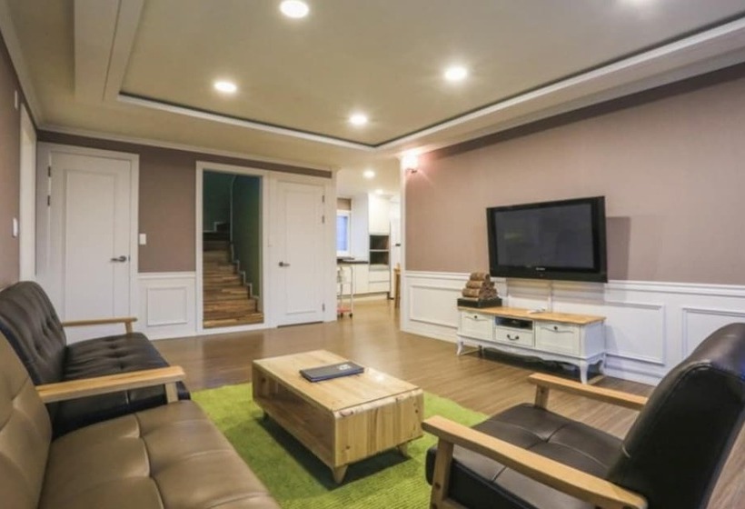 Cheongju Okhwayongsojelpyeong Pension