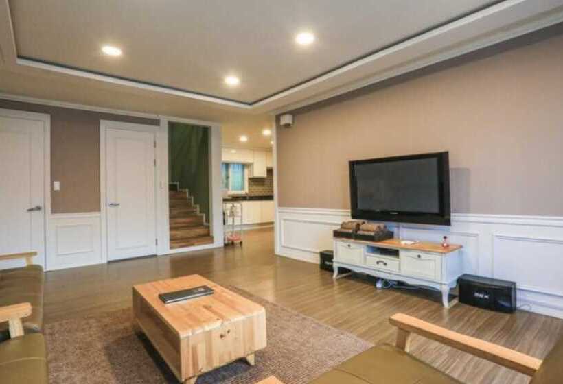 Cheongju Okhwayongsojelpyeong Pension