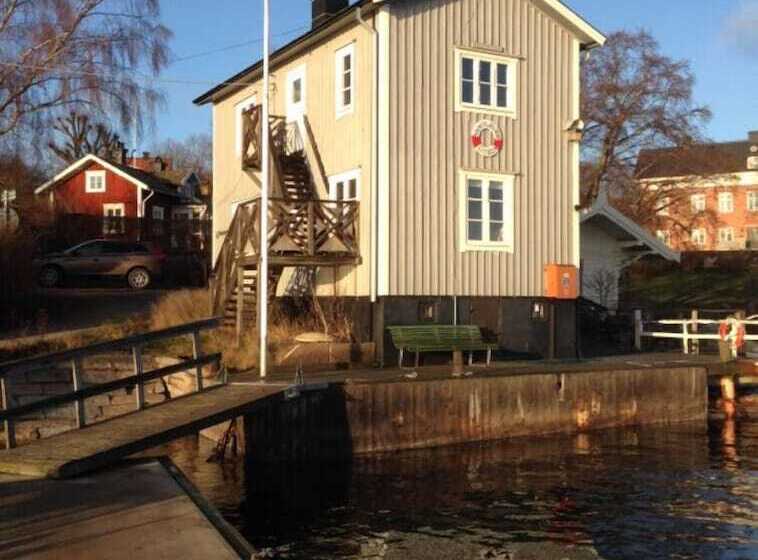 Hostel Lotsen