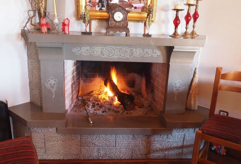 ホテル Archontiko Tzoumerkon