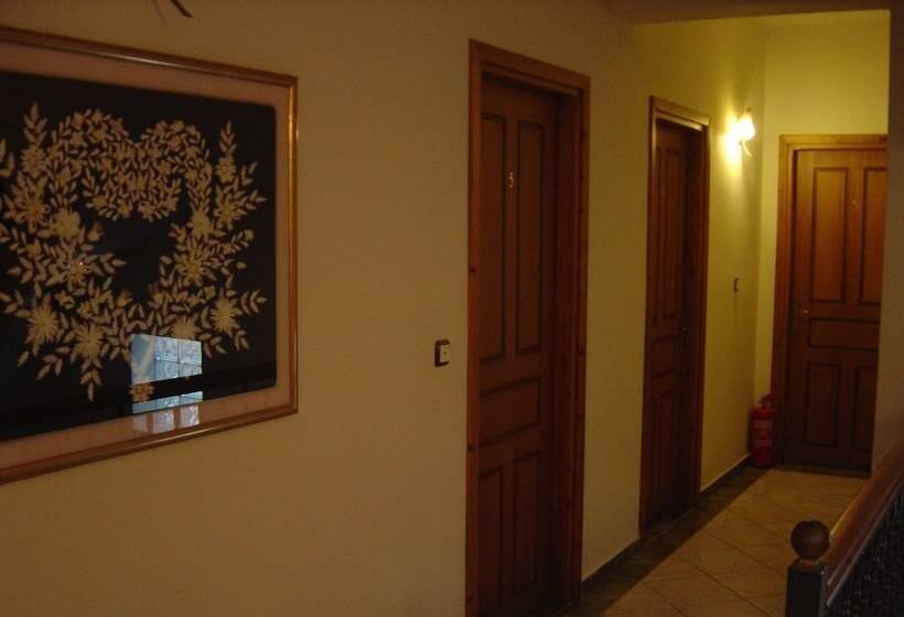 ホテル Archontiko Tzoumerkon