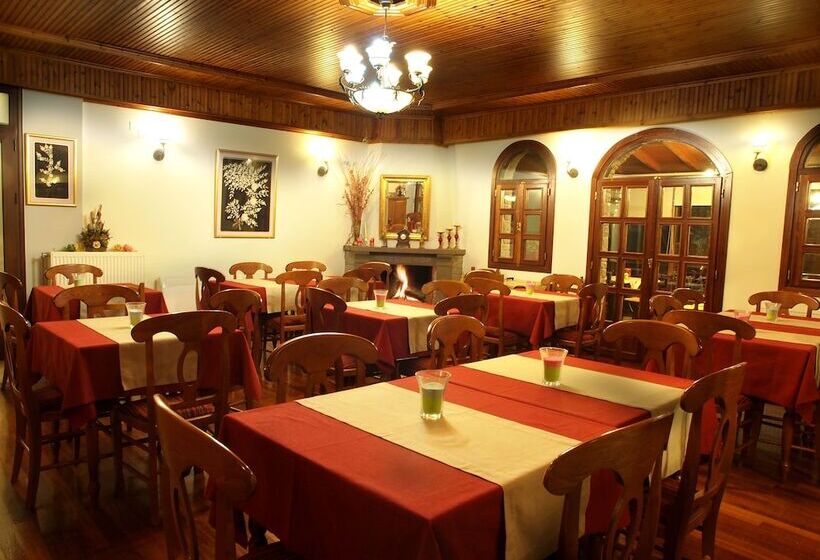 ホテル Archontiko Tzoumerkon