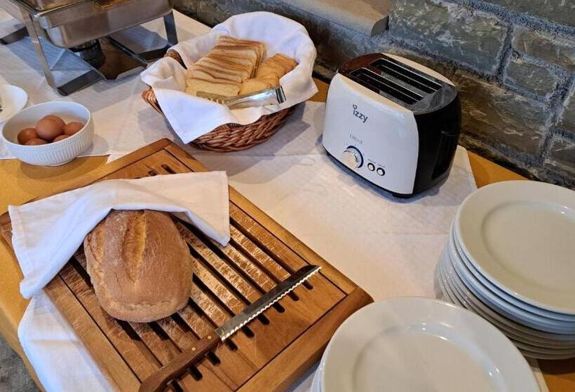 ホテル Archontiko Tzoumerkon