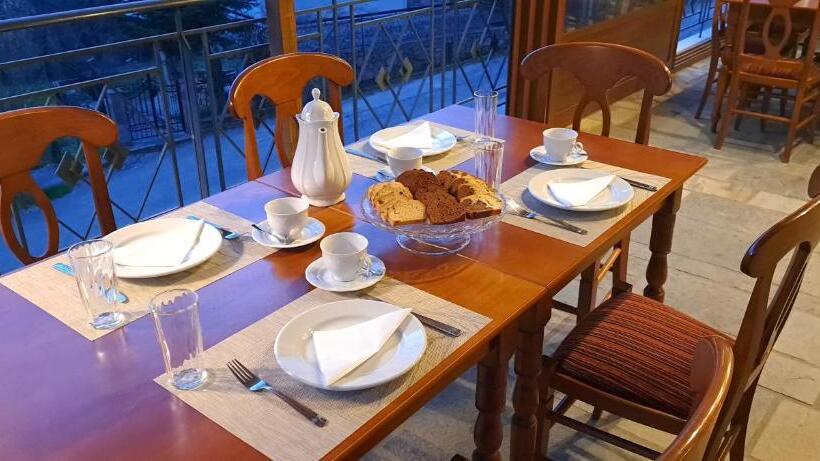 ホテル Archontiko Tzoumerkon