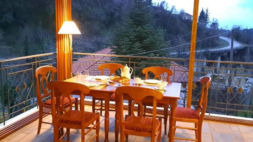 ホテル Archontiko Tzoumerkon