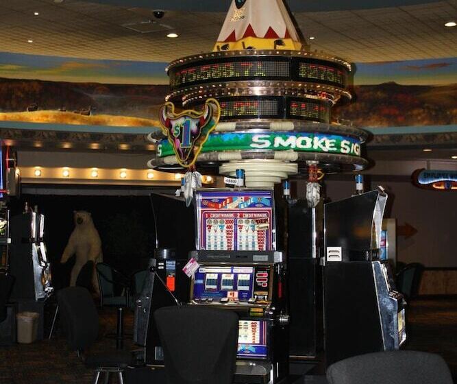 فندق Bear Claw Casino &