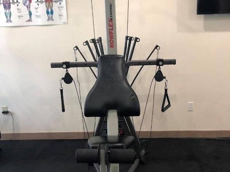 בית מלון כפרי Bear Claw Casino &