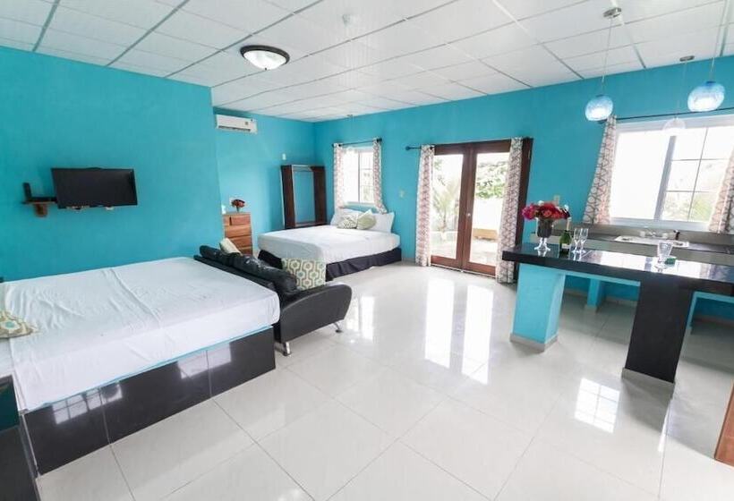 בית מלון כפרי Big Daddy S Beach Club And