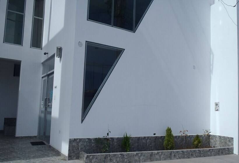 هتل Camaná Suites