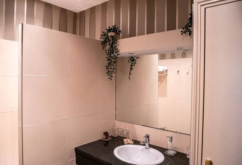 בית מלון כפרי Château De Colombier